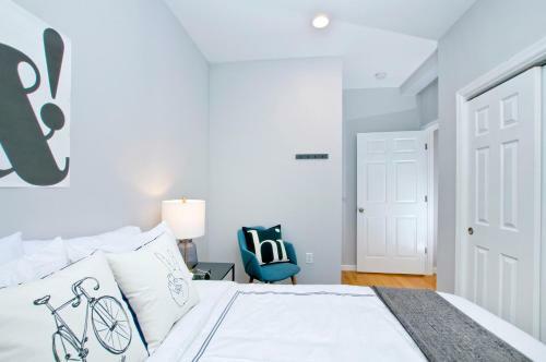 Boho-chic Three Bedroom Apartment Minutes To Nyc