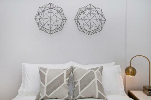 Boho-chic Three Bedroom Apartment Minutes To Nyc