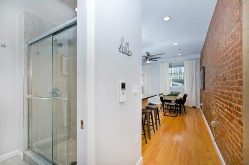 Boho-chic Three Bedroom Apartment Minutes To Nyc