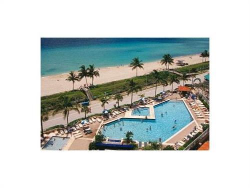 Apartamento Hollywood Beachfront Condo W/pool