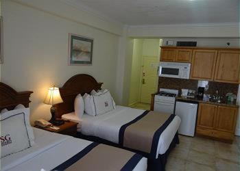 Hollywood Beach Resort - Renovated Large Studio