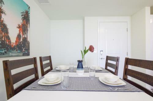 Luxury 2 Bedroom Apartments With Balcony