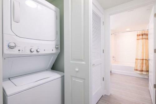 Aparthotel Luxury 2 Br Condos W/ Balcony