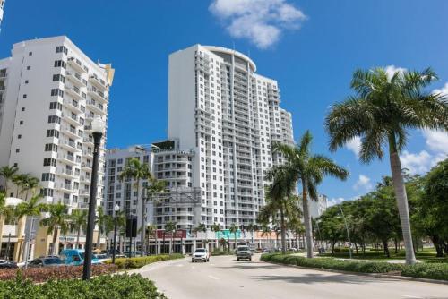 Aparthotel Luxury 2 Br Condos W/ Balcony