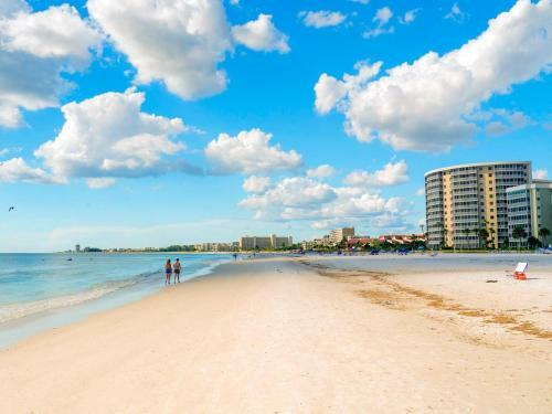Apartamento Oceanfront Resort With Pool And Private Beach