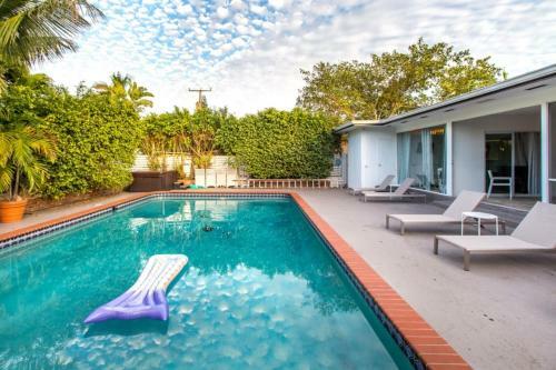 Hollywood Chateau Villa
