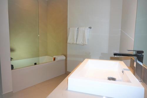 Upscale 1 Bed Oceanview Apartment