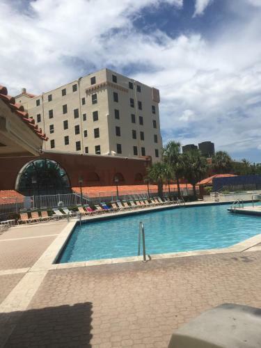 Hollywood Beach Resort-renovated Studio Nice Views