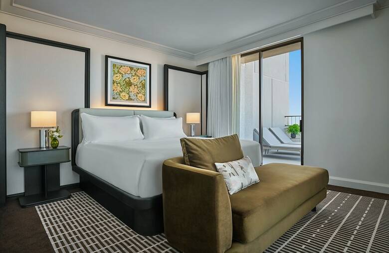 Hotel Island Newport Beach