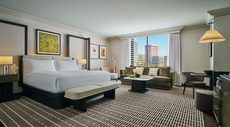 Hotel Island Newport Beach