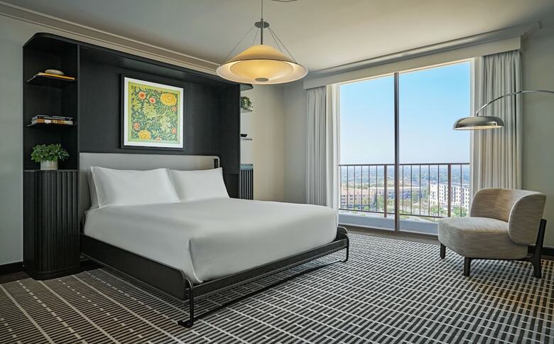 Hotel Island Newport Beach