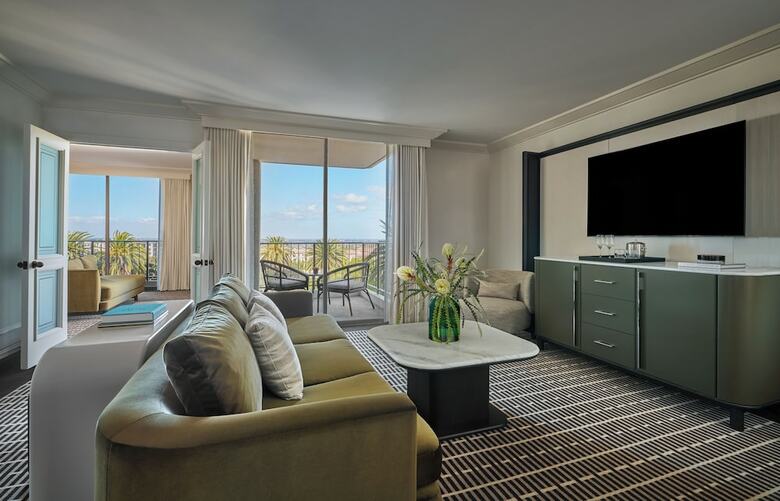 Hotel Island Newport Beach