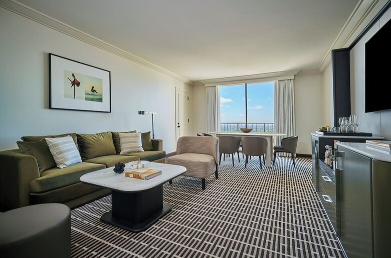 Hotel Island Newport Beach
