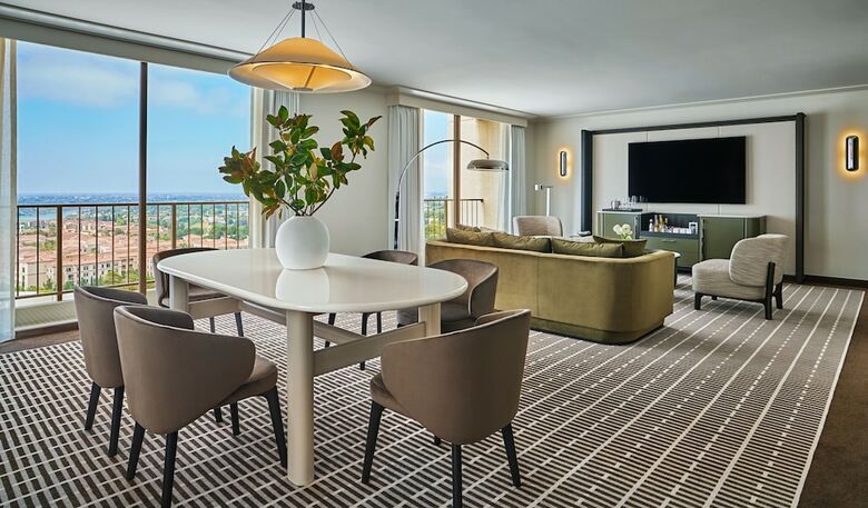 Hotel Island Newport Beach