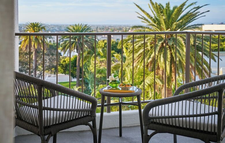 Hotel Island Newport Beach