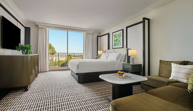 Hotel Island Newport Beach