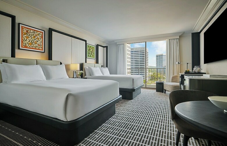 Hotel Island Newport Beach