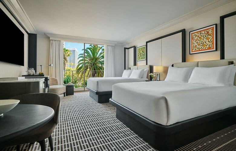Hotel Island Newport Beach