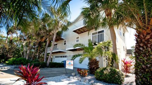 Mermaid Cove - Three Bedroom Home
