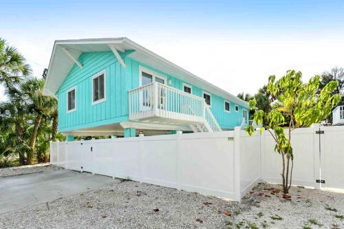 Turquoise Paradise East
