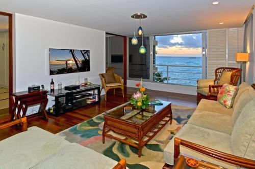 Executive Gold Coast Oceanfront Suite