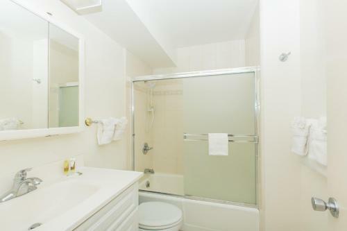 Ilikai Marina 1584 Yacht Harbor View 1br
