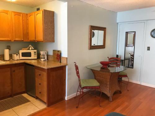 Apartamento Waikiki Whale Watcher Apts 701a