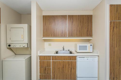 Discovery Bay 3615 City View Studio