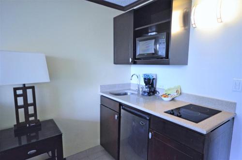 Bamboo Apartment #809 Apts