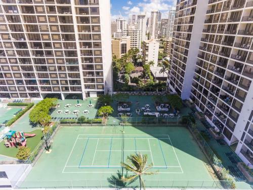 Waikiki Banyan Ocean View Apartment