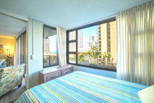 Waikiki Banyan Ocean View Apartment