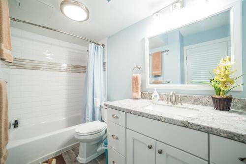 Waikiki Banyan Ocean View Apartment