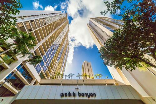 Waikiki Banyan Ocean View Apartment
