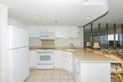 Ilikai Tower 1222 Lagoon View 1br