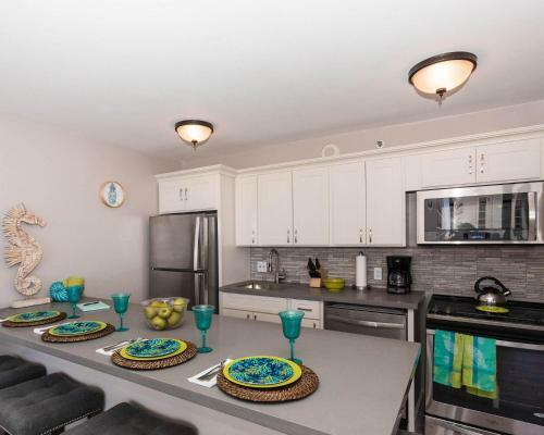 Waikiki Banyan Tower 2 Suite 3208