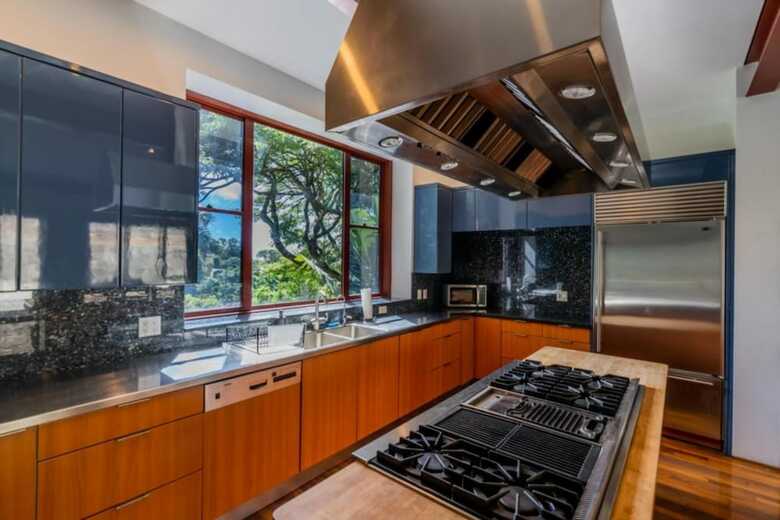 (cl8) Honolulu Executive Retreat