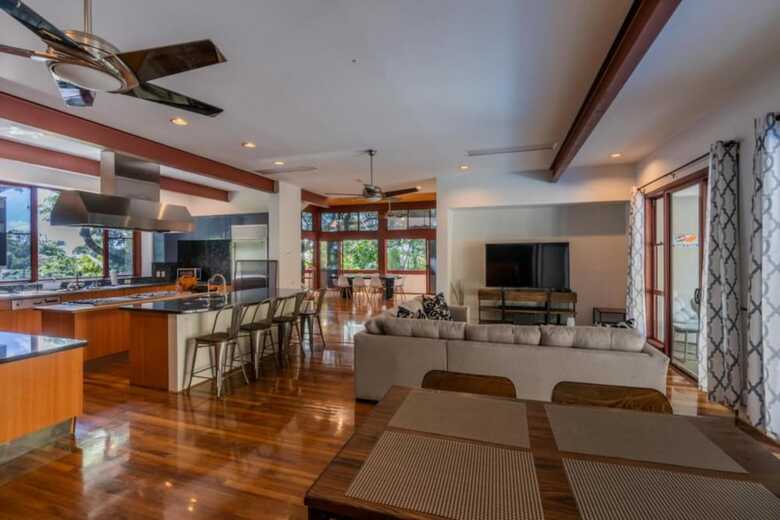 (cl8) Honolulu Executive Retreat