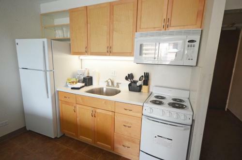 Marine Surf Apartment #608 Apts