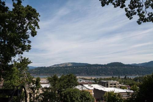 Roe-parker-river View-2br/1ba