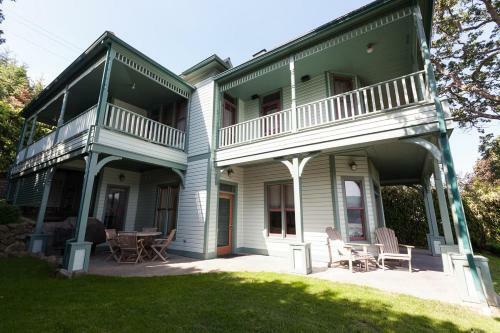 Roe-parker-river View-2br/1ba