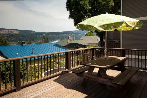 River Delivered-rvr/mt Vw-4br/2b