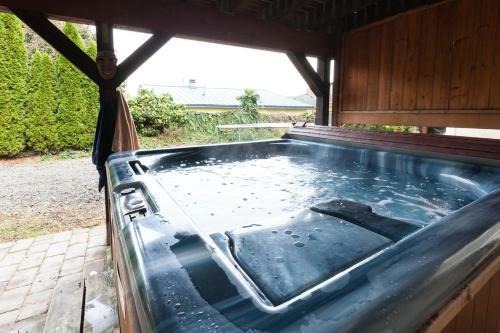 River Delivered-rvr/mt Vw-4br/2b