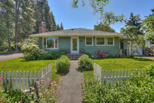 Living Color Cottage