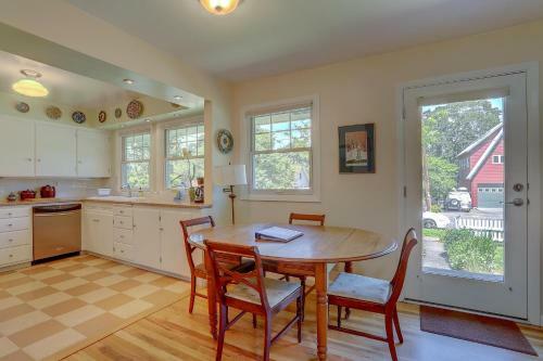 Living Color Cottage