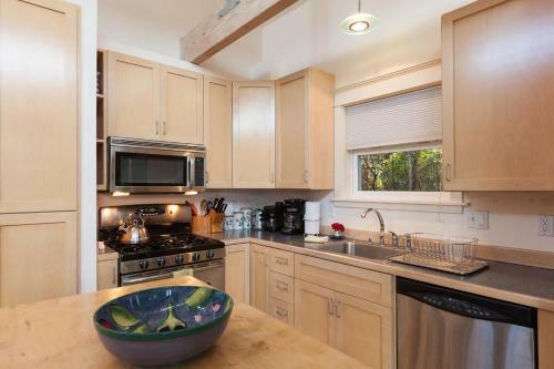 Tree House-river View-2br/1ba