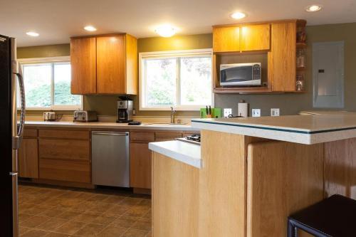 Panorama-rvr/mtn Vw-4br/3ba