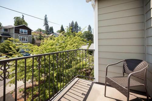 Adamsview-rvr/mtn Vws-3br/2b