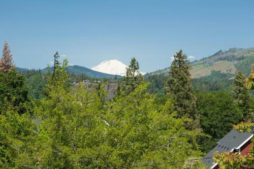 Adamsview-rvr/mtn Vws-3br/2b