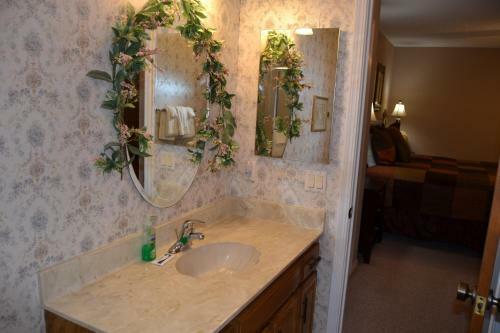 Coronado Courts Townhome 4