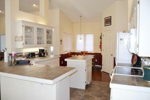 Lake Balboa Area Home 9